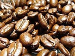 Granos de café tostados.